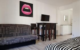 Studio modern